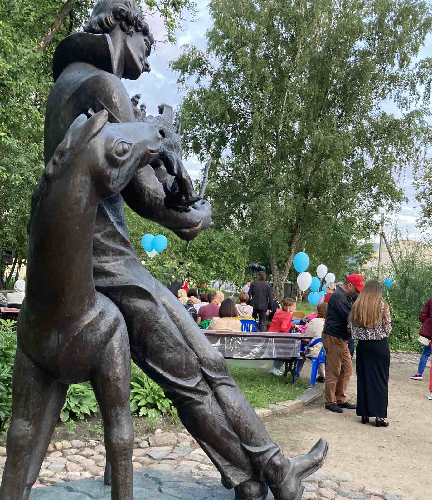 «Шагал. Шагал…» — пастаноўка Тэатра імя Якуба Коласа ў двары музея на Пакроўскай «Шагал. Шагал…» — пастаноўка Тэатра імя Якуба Коласа ў двары музея на Пакроўскай