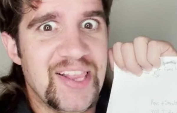 Парень позвал на свадьбу 300 незнакомых миллионеров. Многие прислали подарки Парень позвал на свадьбу 300 незнакомых миллионеров. Многие прислали подарки