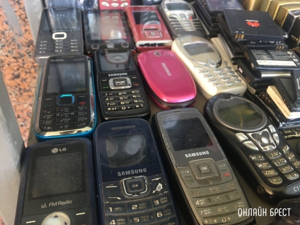 В мире скопилось 5 млрд ненужных смартфонов. Вот что с ними решили сделать В мире скопилось 5 млрд ненужных смартфонов. Вот что с ними решили сделать