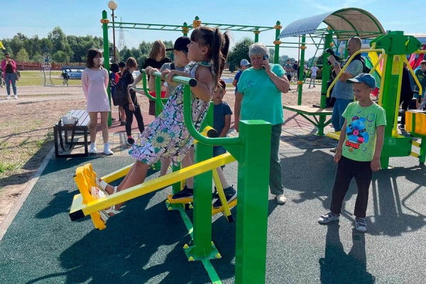 В Кобрине на набережной открыли воркаут-площадку В Кобрине на набережной открыли воркаут-площадку