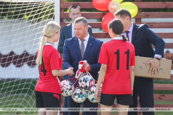 Заинтересовать спортом и найти таланты. Площадку для игры в мини-футбол открыли в Городище Барановичского района Заинтересовать спортом и найти таланты. Площадку для игры в мини-футбол открыли в Городище Барановичского района