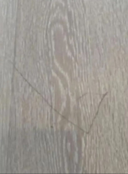 Хозяин квартиры требует с арендатора более $600 за небольшую царапину на полу Хозяин квартиры требует с арендатора более $600 за небольшую царапину на полу