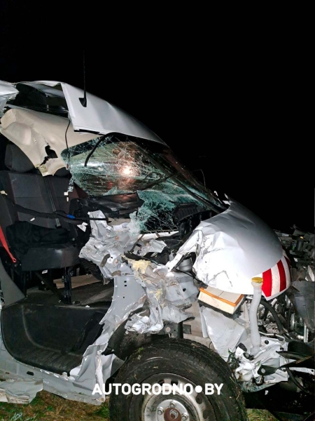 В семейный экипаж белорусских дальнобойщиков жестко врезался француз под Парижем В семейный экипаж белорусских дальнобойщиков жестко врезался француз под Парижем