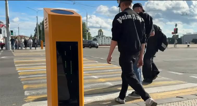 
												В Витебске тестируют &laquo;говорящие&raquo; столбики на пешеходных переходах
											